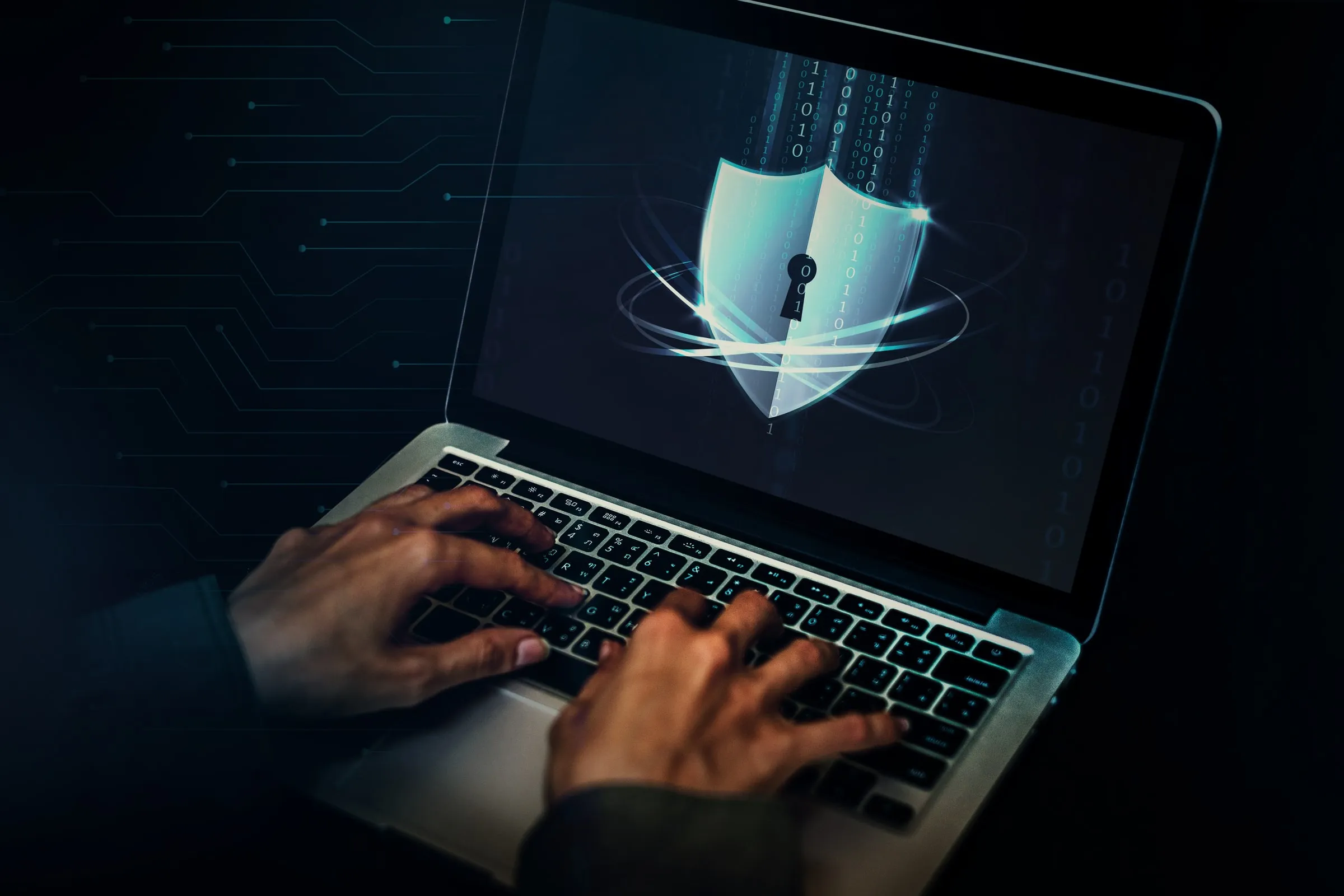 Notebook mit Schloss-Symbol auf dem Bildschirm, Sinnbild für Datenschutz und IT-Sicherheit